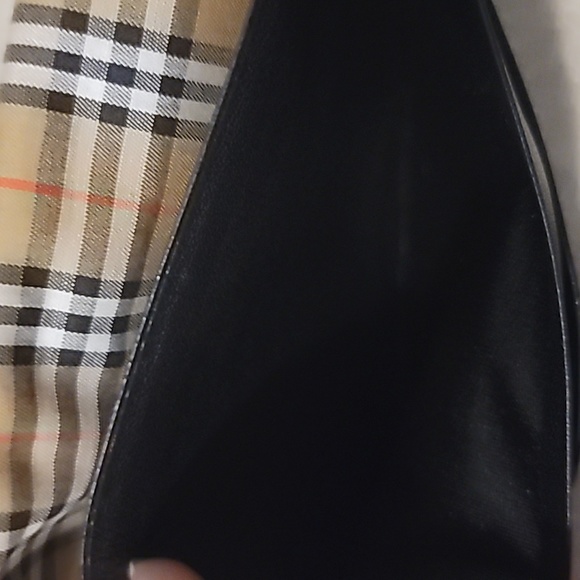 Like New Condition Burberrys Wallet - Picture 5 of 8
